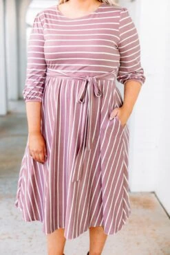 Holding Hands On The Boardwalk Dress, Mauve -VogueBabe Store 1B0A8542 EDIT