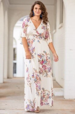 In A Dreamlike State Maxi Dress, Off-White -VogueBabe Store 373A9090 c556f65b 2584 46c0 afc0 e5c5794b22b1