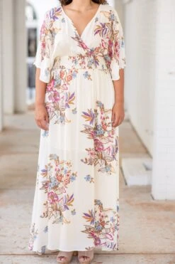 In A Dreamlike State Maxi Dress, Off-White -VogueBabe Store 373A9114copy