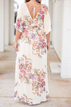 In A Dreamlike State Maxi Dress, Off-White -VogueBabe Store 373A9116 Edit