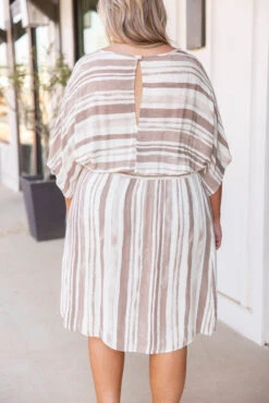 Tea Has Been Spilled Midi Dress, Mocha -VogueBabe Store 5E1A1985 067695b1 c9fe 415e a90c 49e3e91ed0af