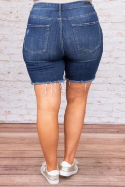 Vivid Dreams Shorts, Dark Wash -VogueBabe Store DSC 2453 e981e34a da13 4f78 91d0 e8e64abae202